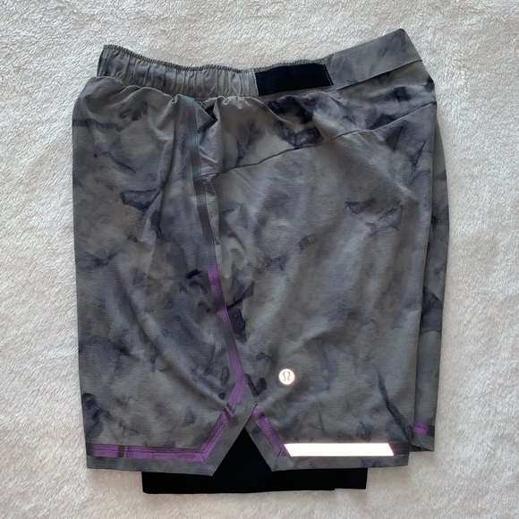 Lululemon Men’s Surge Short 6” Size S w/ Liner - Picture 4 of 6